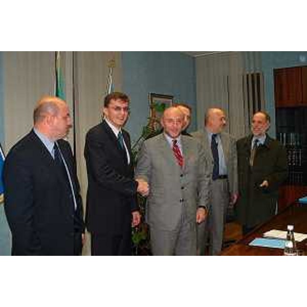 Enrico Bertossi (Assessore regionale alle attività produttive), Nezdad Polic (Governatore del Cantone di Zenica-Doboj della Bosnia Erzegovina). (Udine, 24/10/03)