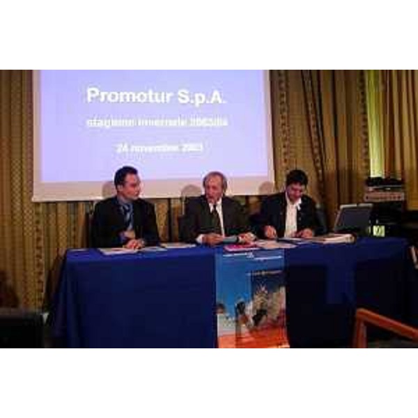 Conferenza stampa di presentazione della stagione 2003-2004 di Promotur. (Udine, 24/11/03)