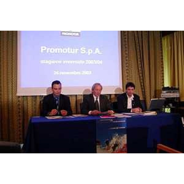 Conferenza stampa di presentazione della stagione 2003-2004 di Promotur. (Udine, 24/11/03)