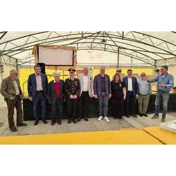 Il presidente del Cr Fvg, Mauro Bordin (quinto da destra), e il consigliere regionale Alberto Budai (terzo da destra) alla festa della ricotta di Mortegliano - Il presidente del Cr Fvg, Mauro Bordin (quinto da destra), e il consigliere regionale Alberto Budai (terzo da destra) alla festa della ricotta di Mortegliano