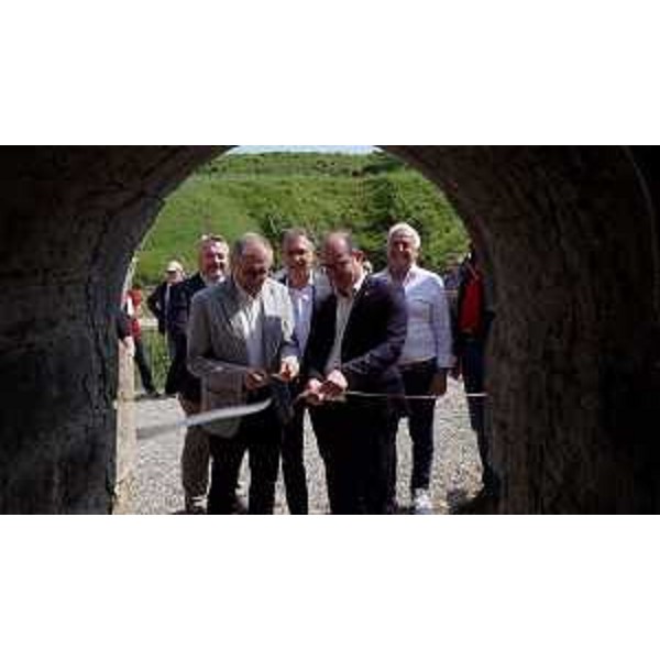Il vicegovernatore Mario Anzil (a destra) al taglio del nastro del percorso di gallerie di Palmanova con il sindaco Giuseppe Tellini - Il vicegovernatore Mario Anzil (a destra) al taglio del nastro del percorso di gallerie di Palmanova con il sindaco Giuseppe Tellini