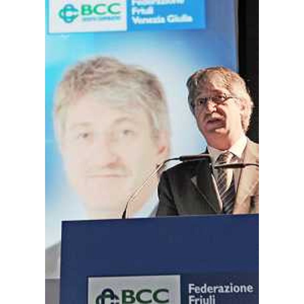 Renzo Tondo (Presidente Friuli Venezia Giulia) interviene nel corso della celebrazione del 40° anniversario della Federazione delle Banche di Credito cooperativo del Friuli Venezia Giulia. (Udine 12/12/08)