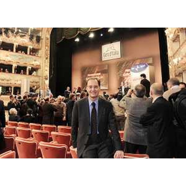 Luca Ciriani (Vicepresidente Friuli Venezia Giulia) al Teatro "La Fenice" di Venezia per la presentazione della 92a edizione del Giro d'Italia. (Venezia 13/12/08)