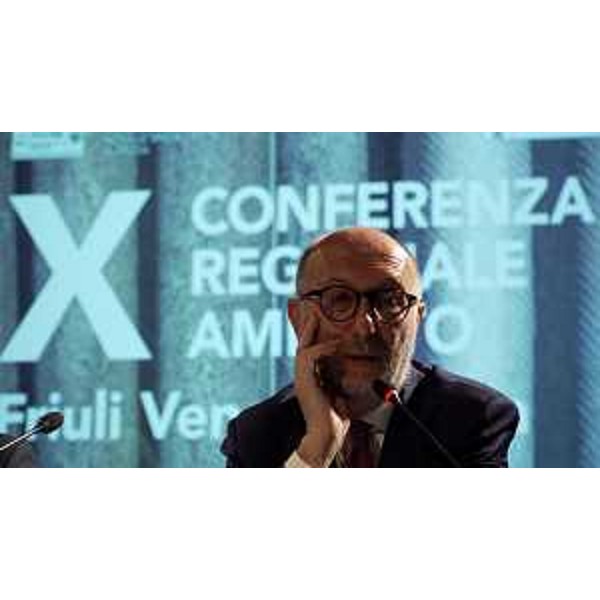 L'assessore regionale alla Salute, Riccardo Riccardi, in un momento del suo intervento in apertura della Conferenza regionale amianto a Gorizia. - L'assessore regionale alla Salute, Riccardo Riccardi, in un momento del suo intervento in apertura della Conferenza regionale amianto a Gorizia.