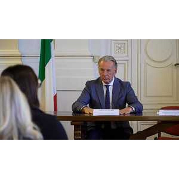 L'assessore Scoccimarro cerimonia di consegna nei saloni della Prefettura di Trieste, dei diplomi di onorificenza dell'Ordine al Merito della Repubblica Italiana - L'assessore Scoccimarro cerimonia di consegna nei saloni della Prefettura di Trieste, dei diplomi di onorificenza dell'Ordine al Merito della Repubblica Italiana