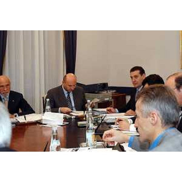 Augusto Antonucci (Assessore al Patrimonio ed ai Servizi generali), Enrico Bertossi (Assessore regionale alle attività produttive), Enzo Marsilio (Assessore regionale alle risorse agricole, naturali, forestali e montagna), Riccardo Illy (Presidente della Regione Friuli Venezia Giulia). (Trieste, 28/11/03) 
