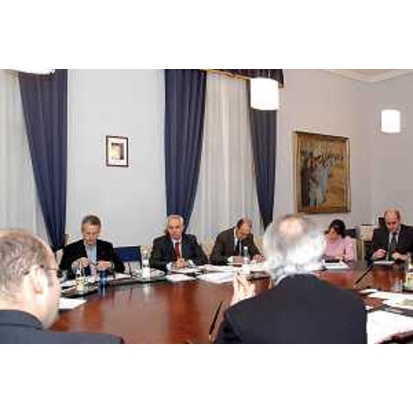 Riccardo Illy (Presidente della Regione Friuli Venezia Giulia) e la giunta regionale. (Trieste, 29/12/03)