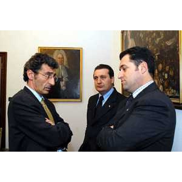 Franco Iacop (Assessore regionale per le relazioni internazionali, comunitarie e autonomie locali), Enzo Marsilio (Assessore regionale alle risorse agricole, naturali, forestali e montagna) con Flavio Delbono (Vicepresidente della Regione Emilia Romagna). (Trieste, 19/11/03) 