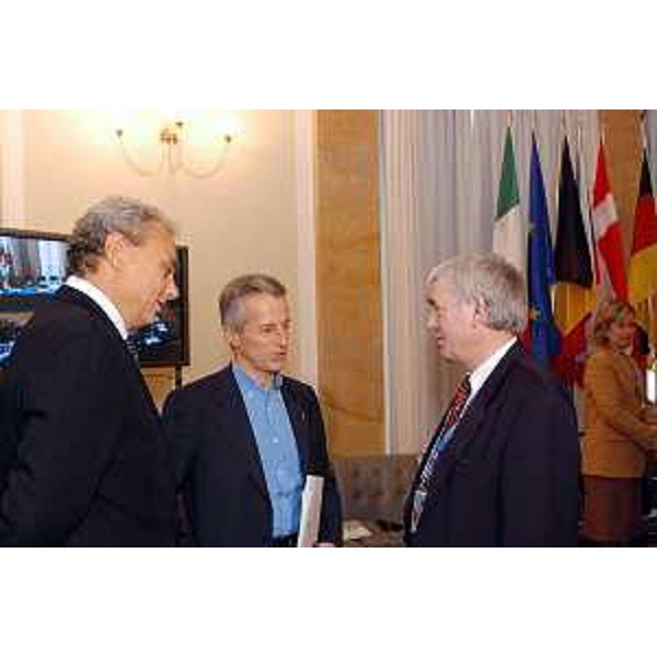 Roberto Antonione (Sottosegretario agli Affari Esteri), Riccardo Illy (Presidente della Regione Friuli Venezia Giulia). (Trieste, 24/10/03)