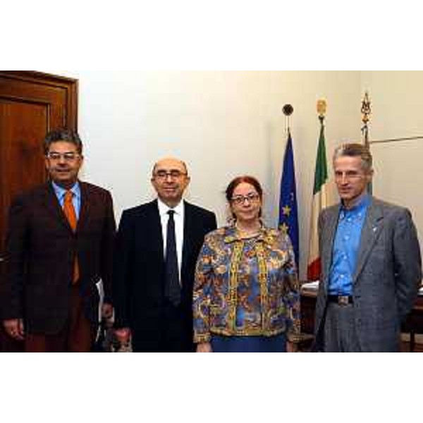 Roberto Antonaz (Assessore regionale all'istruzione, cultura, sport e pace), Giangiacomo Martines (soprintendente per i Beni ambientali e architettonici della Regione Friuli Venezia Giulia), Franca Maselli Scotti (soprintendente settoriale per i Beni archeologici), Riccardo Illy (Presidente della Regione Friuli Venezia Giulia). (Trieste, 15/12/03)