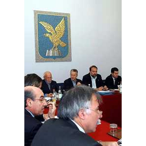 Augusto Antonucci (Assessore al patrimonio ed ai servizi generali), Riccardo Illy (Presidente della Regione Friuli Venezia Giulia), Roberto Cosolini (Assessore regionale al lavoro, formazione, università e ricerca), Franco Iacop (Assessore regionale per le relazioni internazionali, comunitarie e autonomie locali) all'incontro con le parti sociali. (Trieste, 12/11/03)