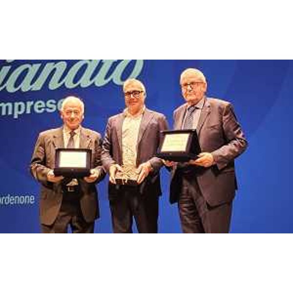 L'assessore Sergio Emidio Bini (al centro) con i presidenti di Confartigianato Pordenone Silvano Pascolo (a sinistra) e Confartigianato Udine Graziano Tilatti (a destra) - L'assessore Sergio Emidio Bini (al centro) con i presidenti di Confartigianato Pordenone Silvano Pascolo (a sinistra) e Confartigianato Udine Graziano Tilatti (a destra) 