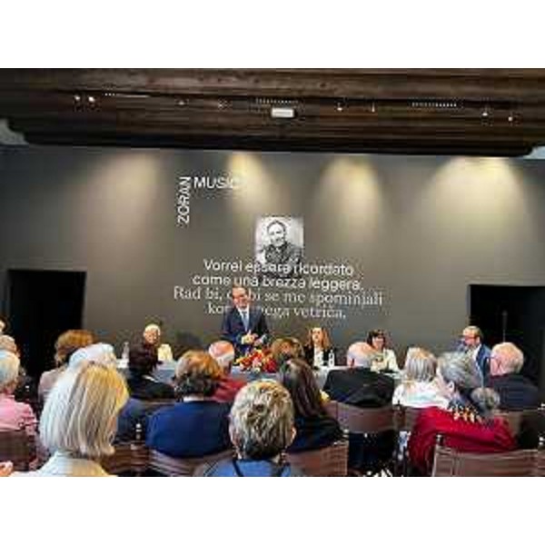 Anzil interviene alla vernice della mostra su Music a palazzo Attems a Gorizia - Anzil interviene alla vernice della mostra su Music a palazzo Attems a Gorizia 