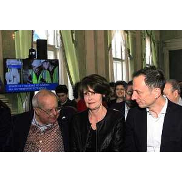 Dalla destra, il governatore Massimiliano Fedriga, al centro l'assessore Alessia Rosolen e sulla sinistra il presidente di Confindustria Alto Adriatico Michelangelo Agrusti - Dalla destra, il governatore Massimiliano Fedriga, al centro l'assessore Alessia Rosolen e sulla sinistra il presidente di Confindustria Alto Adriatico Michelangelo Agrusti