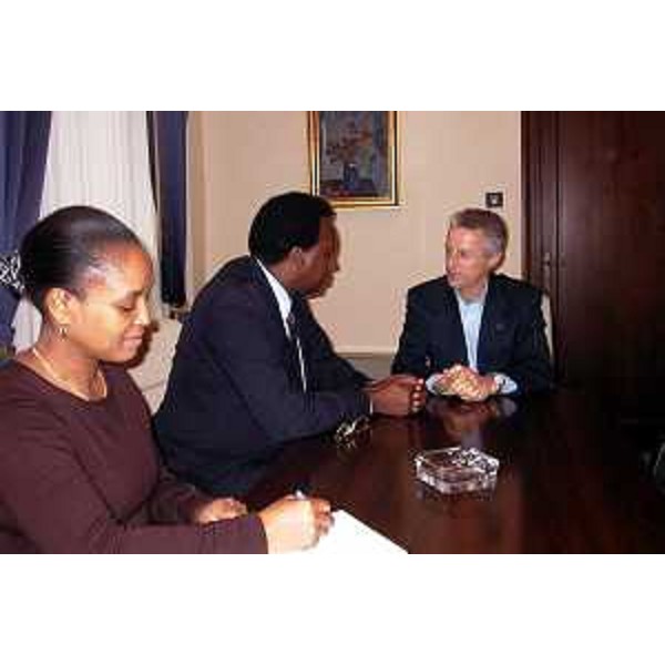 Riccardo Illy (Presidente della Regione Friuli Venezia Giulia) incontra il professor Costa Ricky Mahalu (Ambasciatore della Tanzania in FVG). (Trieste, 23/10/03)
