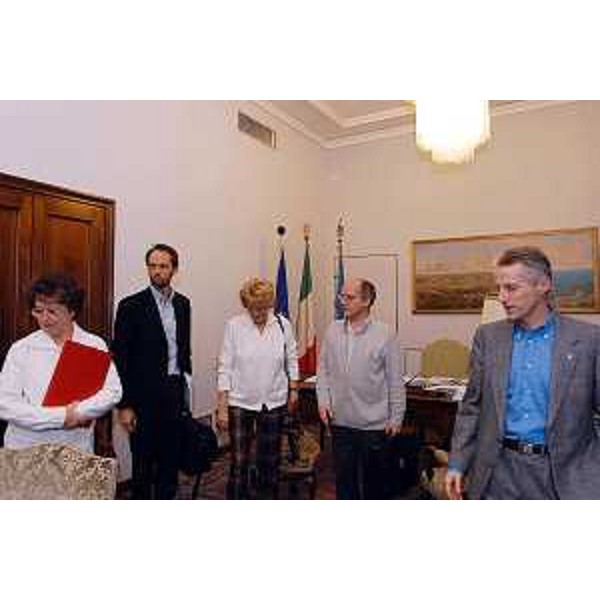 Riccardo Illy (Presidente della Regione Friuli Venezia Giulia) incontra la delegazione di Italia Nostra. (Trieste, 15/12/03) 