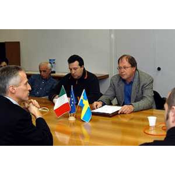 Riccardo Illy (Presidente della Regione Friuli Venezia Giulia) incontra i sindacati di Electolux. (Porcia, 16/12/03)