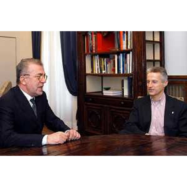 Riccardo Illy (Presidente della Regione Friuli Venezia Giulia) incontra Goran Stojkovic (console generale di Serbia e Montenegro a Trieste). (Trieste, 19/11/03)