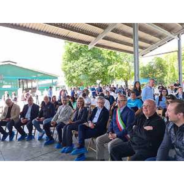 L'assessore regionale Stefano Zannier (al centro) tra le altre autirità istituzionali presenti alla cerimomia - L'assessore regionale Stefano Zannier (al centro) tra le altre autirità istituzionali presenti alla cerimomia