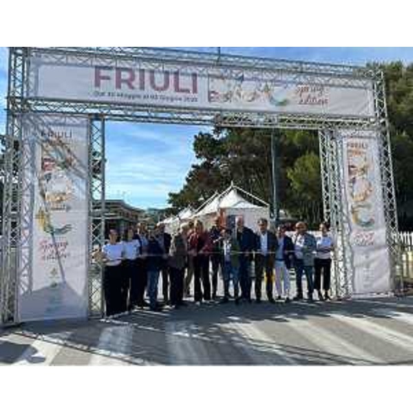 Il momento del taglio del nastro di Friuli Doc Spring edition - Il momento del taglio del nastro di Friuli Doc Spring edition