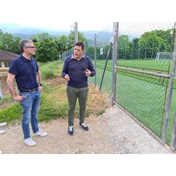 L'assessore regionale Pierpaolo Roberti con il sindaco di Aviano, Paolo Tassan Zanin, nel sopralluogo del cantiere di un nuovo campo di calcio - L'assessore regionale Pierpaolo Roberti con il sindaco di Aviano, Paolo Tassan Zanin, nel sopralluogo del cantiere di un nuovo campo di calcio