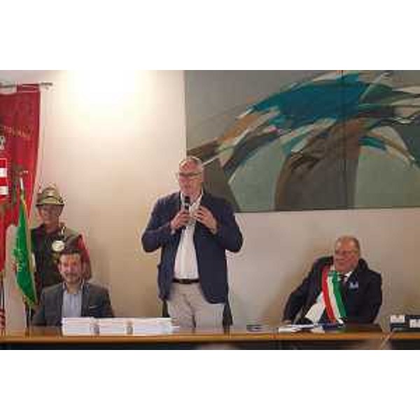 L'intervento del presidente Bordin a Mortegliano. Accanto a lui il sindaco Zuliani e il presidente dell'Arlef, Eros Cisilino - L'intervento del presidente Bordin a Mortegliano. Accanto a lui il sindaco Zuliani e il presidente dell'Arlef, Eros Cisilino