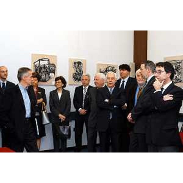 Riccardo Illy (Presidente della Regione Friuli Venezia Giulia) e dirigrnti regionali. (Trieste, 23/12/03) 