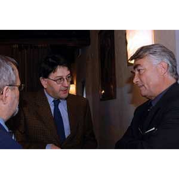 Lodovico Sonego (Assessore regionale alla pianificazione territoriale, energia, mobilità e infrastrutture di trasporto) con Damjan Logar (Segretario di Stato agli Affari Esteri del Governo di Lubiana). (Villa Manin di Passariano 01/12/03)