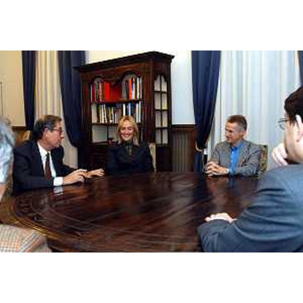 Riccardo Illy (Presidente della Regione Friuli Venezia Giulia) con Patrizia Raffoni (Direttore del Consorzio) e Fausto Cereti (presidente del Consorzio ETL-"European Transport Law"). (Trieste, 04/12/03)