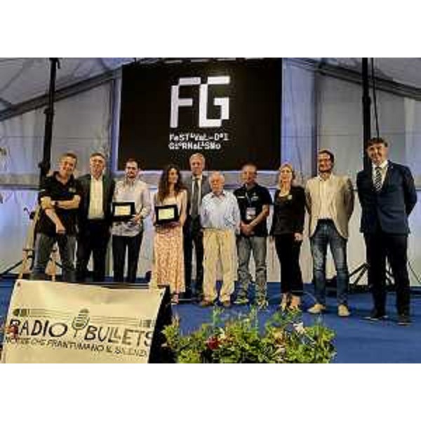 Il vicepresidente della V Commissione consiliare, Enrico Bullian, secondo da destra, partecipa all'XI Festival del Giornalismo di Ronchi dei Legionari - Il vicepresidente della V Commissione consiliare, Enrico Bullian, secondo da destra, partecipa all'XI Festival del Giornalismo di Ronchi dei Legionari