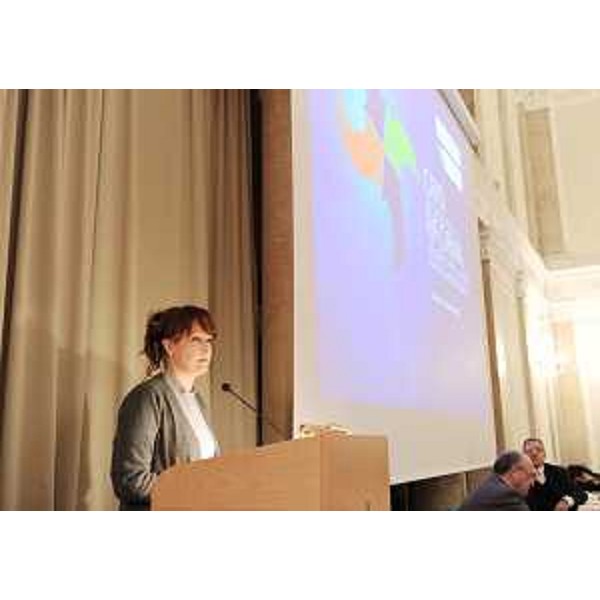 Alessia Rosolen (Assessore regionale Lavoro) alla presentazione del piano di sviluppo dei Servizi per l'Impiego a medio e lungo termine e del volume "Crisi occupazionali e Servizi per il lavoro" al MIB di Trieste. (Trieste 16/12/08)