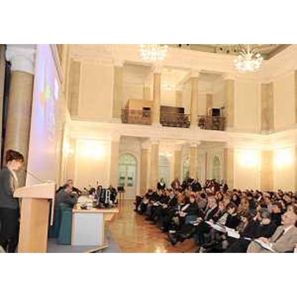 Alessia Rosolen (Assessore regionale Lavoro) alla presentazione del piano di sviluppo dei Servizi per l'Impiego a medio e lungo termine e del volume "Crisi occupazionali e Servizi per il lavoro" al MIB di Trieste. (Trieste 16/12/08)