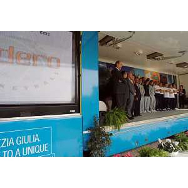Riccardo Illy (Presidente Regione Friuli Venezia Giulia) con Enrico Bertossi (Assessore regionale alle attività produttive) alla presentazione della Snaidero Basket. (Villa Manin 26/09/06)