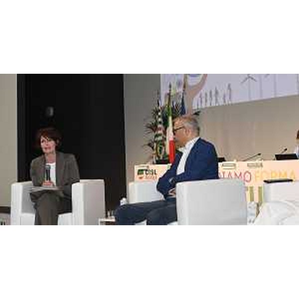 L'assessore Rosolen nel corso del suo intervento - L'assessore Rosolen nel corso del suo intervento