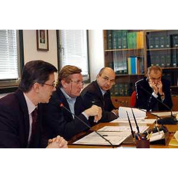 Ezio Beltrame (Assessore regionale alla salute e protezione sociale) con Brandolin, Roberto Dipiazza (Sindaco di Trieste) e Cecotti. (Udine, 05/11/03)