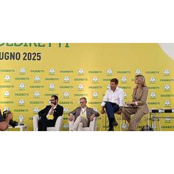 Lassessore regionale alle Risorse agroalimentari, forestali e ittiche Stefano Zannier alla cerimonia di inaugurazione dellevento "Villaggio Coldiretti 2025". - Lassessore regionale alle Risorse agroalimentari, forestali e ittiche Stefano Zannier alla cerimonia di inaugurazione dellevento "Villaggio Coldiretti 2025".