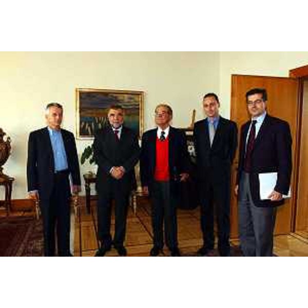 Riccardo Illy (Presidente della Regione Friuli Venezia Giulia), Ezio Beltrame (Assessore regionale alla salute e protezione sociale), Stipe Mesic (Presidente della Repubblica di Croazia). (Zagabria, 04/11/03)