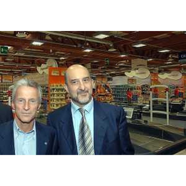 Riccardo Illy (Presidente Regione Friuli Venezia Giulia) con Roberto Sgavetta (Vicepresidente Coop Consumetori Nord Est) all'inaugurazione del nuovo Centro Commerciale Coop "Meduna" di Pordenone. (Pordenone 26/09/06)