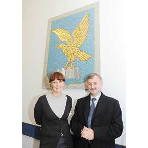 Alessia Rosolen (Assessore regionale delegato Pari Opportunità) e Giuseppe Sibau (Sindaco San Leonardo) nel corso della conferenza stampa sui 12 progetti sperimentali di azioni positive finanziati dal Servizio Pari Opportunità della Regione Friuli Venezia Giulia. (Trieste 17/12/08)