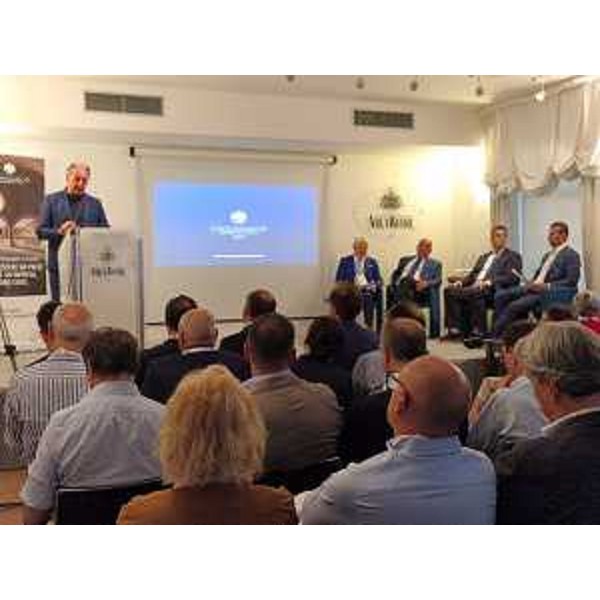 L'assessore regionale alla Difesa dell'ambiente, energia e sviluppo sostenibile, Fabio Scoccimarro,all'assemblea di Confcommercio Trieste - L'assessore regionale alla Difesa dell'ambiente, energia e sviluppo sostenibile, Fabio Scoccimarro,all'assemblea di Confcommercio Trieste
