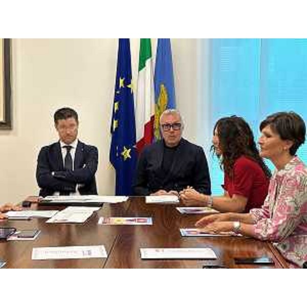 Da sinistra Markus Maurmair (FdI) e l'assessore regionale al Turismo e Attività Produttive, Sergio Emidio Bini - Da sinistra Markus Maurmair (FdI) e l'assessore regionale al Turismo e Attività Produttive, Sergio Emidio Bini