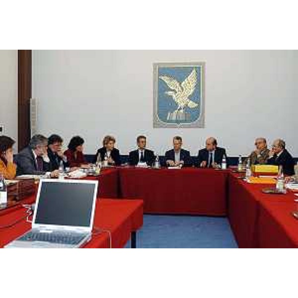 Riccardo Illy (Presidente della Regione Friuli Venezia Giulia), Roberto Dipiaza (Sindaco di Trieste) all'incontro per l'accordo di Programma per la riqualificazione del Porto Vecchio di Trieste. (Trieste, 11/11/03)