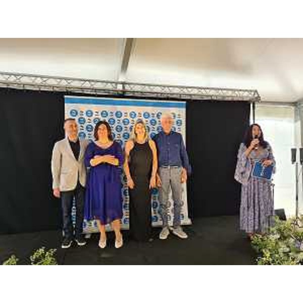 L'assessore regionale Cristina Amirante con la famiglia Broggian alla celebrazione del trentennale di fondazione dell'impresa Cgn di Pordenone - L'assessore regionale Cristina Amirante con la famiglia Broggian alla celebrazione del trentennale di fondazione dell'impresa Cgn di Pordenone