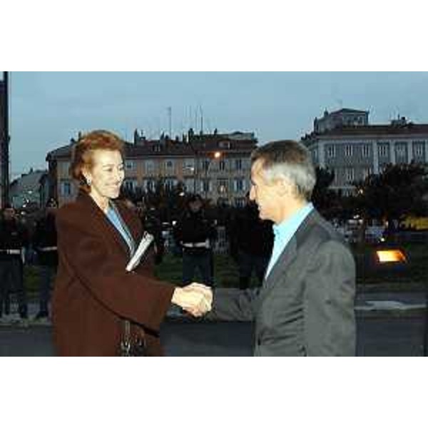 Riccardo Illy (Presidente della Regione Friuli Venezia Giulia) e Onorevole Letizia Moratti (Ministro all'Istruzione, Università e Ricerca) alla firma dell'accordo tra regione e ministero dell'istruzione. (Trieste, 21/11/03)