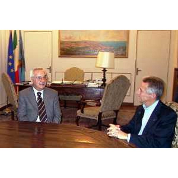 Riccardo Illy (Presidente della Regione Friuli Venezia Giulia) incontra Rosario Salanitri (Prefetto di Udine). (Trieste, 23/10/03)