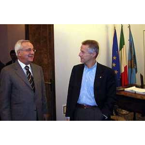 Riccardo Illy (Presidente della Regione Friuli Venezia Giulia) incontra Rosario Salanitri (Prefetto di Udine). (Trieste, 23/10/03)