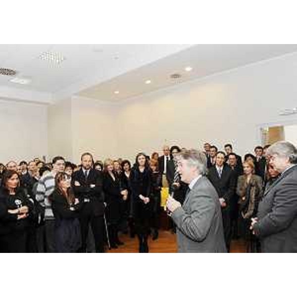 Renzo Tondo (Presidente Friuli Venezia Giulia) formula gli auguri di buon Natale ai dipendenti regionali della sede della Regione in piazza Unità a Trieste. (Trieste 19/12/08)