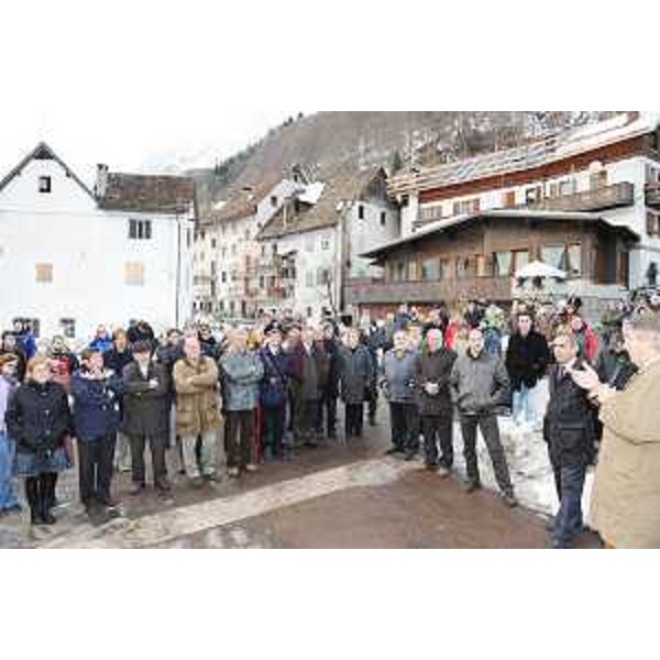 Renzo Tondo (Presidente Friuli Venezia Giulia) inaugura "Il percorso dell'orologeria monumentale" a Pesariis. (Pesariis 20/12/08)