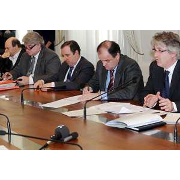 Renzo Tondo (Presidente della Regione Friuli Venezia Giulia) e gli assessori alla conferenza stampa di fine anno. (Trieste, 30/12/08)