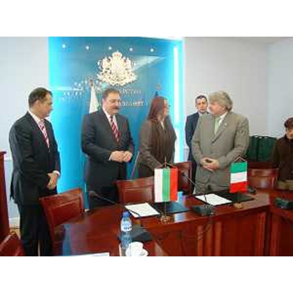 Elio De Anna (Assessore regionale Sistemi informativi) nel corso dell'incontro per la firma del "Protocollo d'intenti tra il Ministro della Sanità della Repubblica di Bulgaria e la Regione Autonoma Friuli Venezia Giulia - Repubblica Italiana" in materia di informatizzazione, a Sofia. (Sofia 13/01/09) 